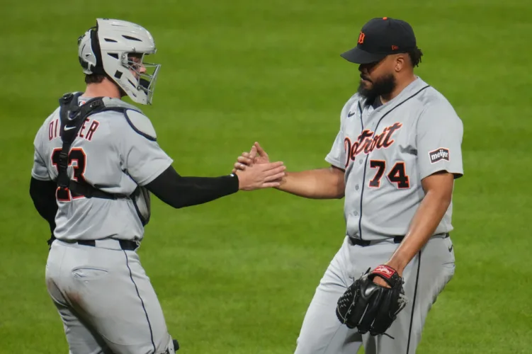 McGonigle homers as Tigers beat Pirates and move into a tie for the last AL wild-card spot